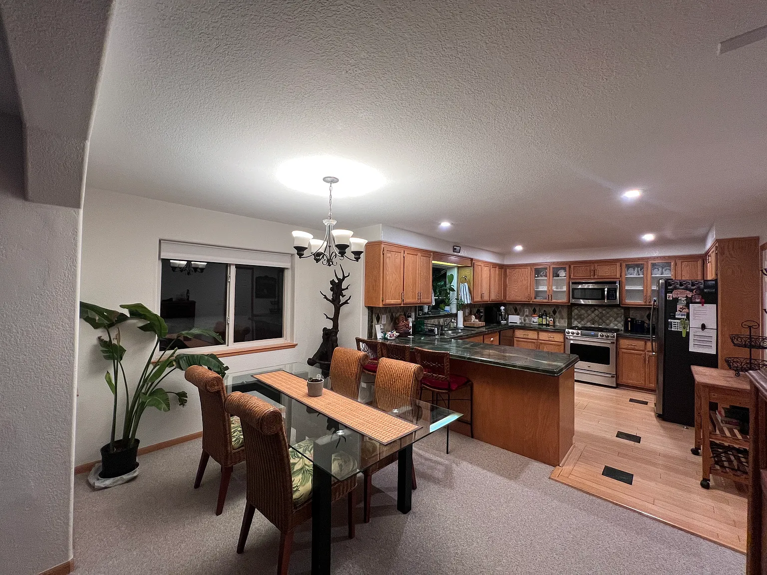 4 bed, 2.5 bath, 2264 sqft, $3,800 — Photo 3