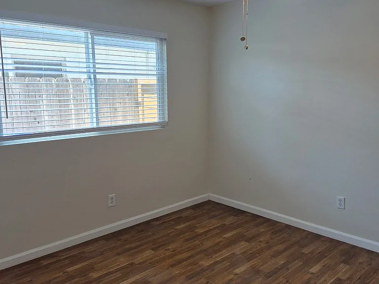 292 Elkwood Ave — Photo 6