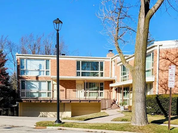 677 Roger Williams Ave, Highland Park, IL 60035