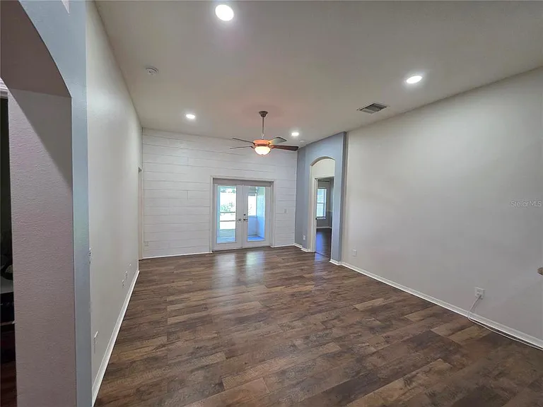806 Lesa Glen Pl — Photo 4
