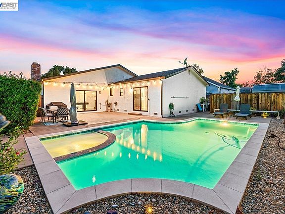 2nd image of 586 Colusa Way