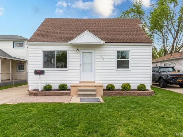 17322 Martin Rd, Roseville, MI 48066