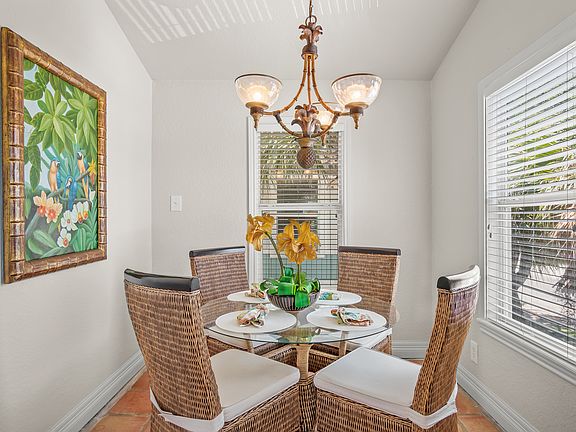 4th image of 211 W Oaks Ave #1