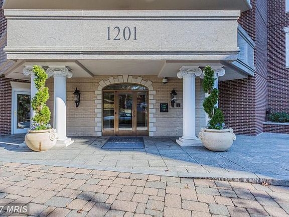 3rd image of 1201 N Nash St APT 305