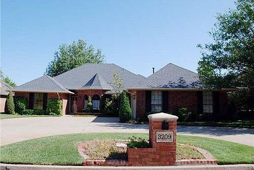 1st image of 3209 Rosewood Ln