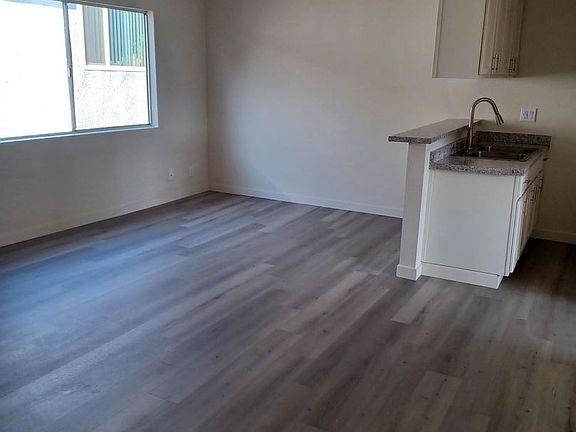 3rd image of 10237 Fernglen Ave #205