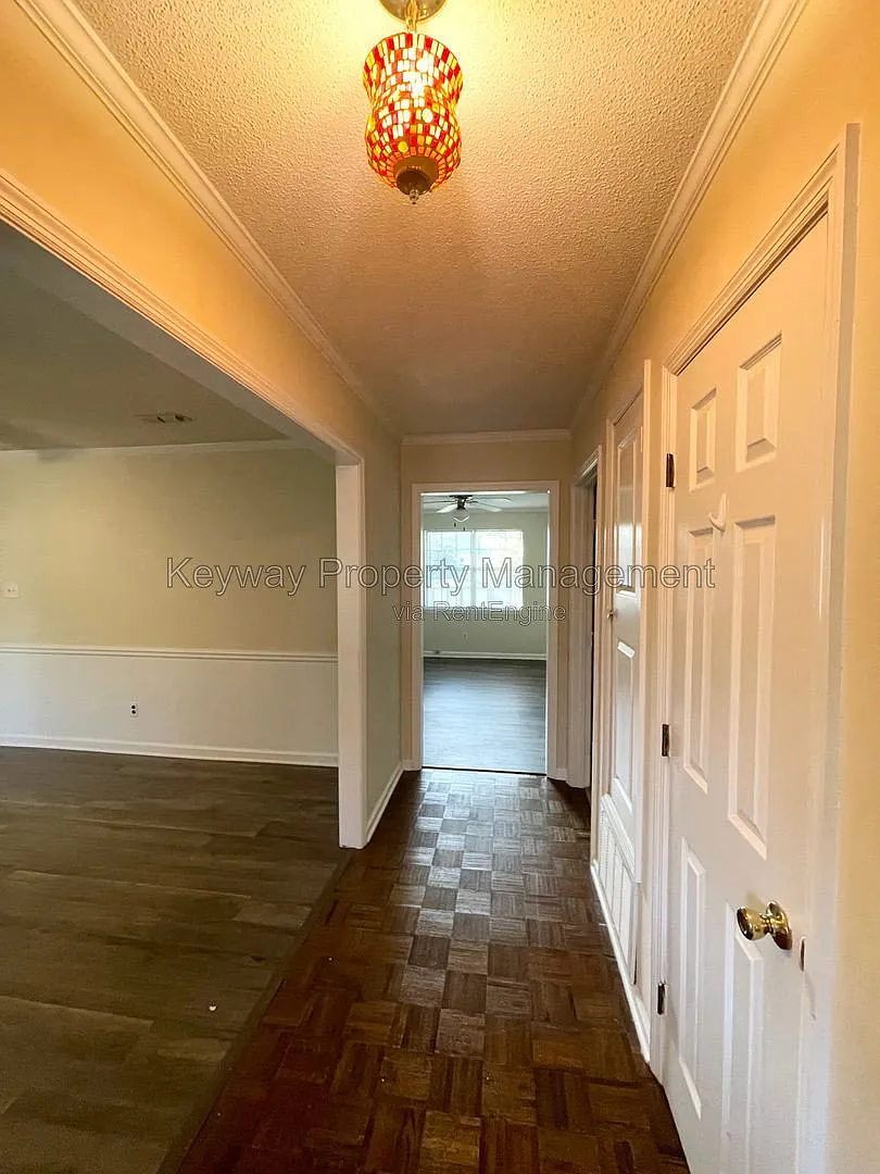 4 bed, 2.0 bath, 1732 sqft, $1,735 — Photo 2