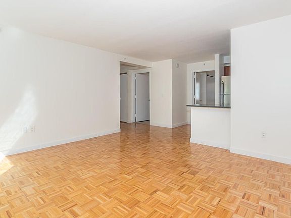 3rd image of 68 Bradhurst Ave APT 2U