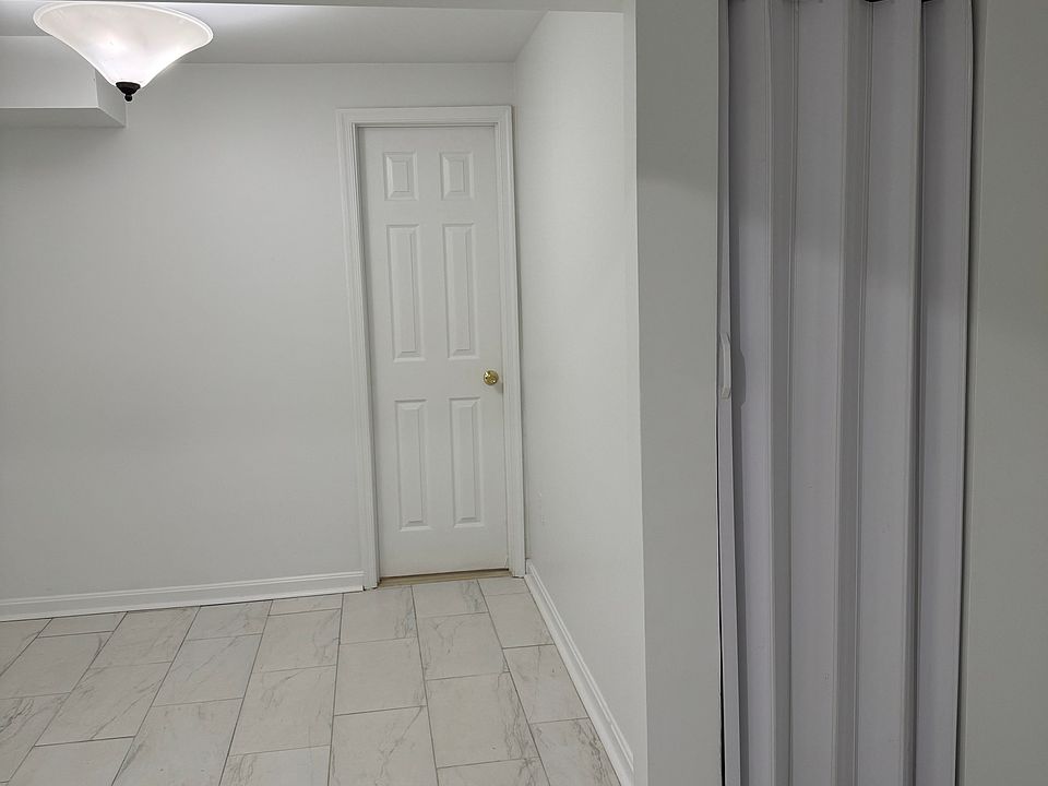 1st image of 4604 W Caroline Ave #1