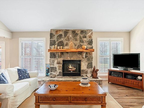 5th image of 20 Saddle Rock Rdg