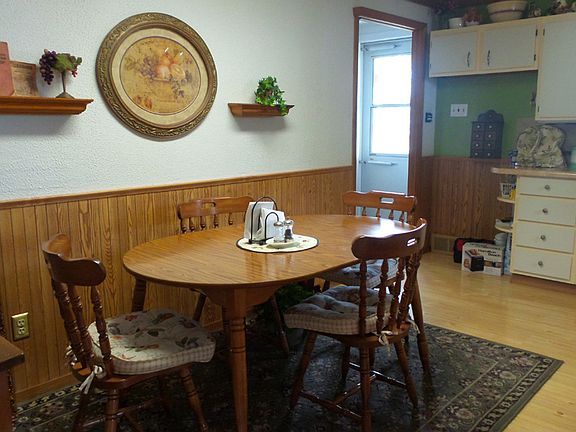 Eat-in Kitchen