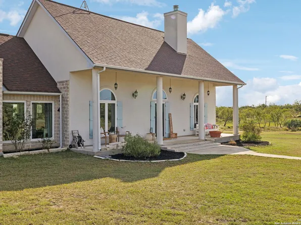 856 COUNTY ROAD 367, Hondo, TX 78861