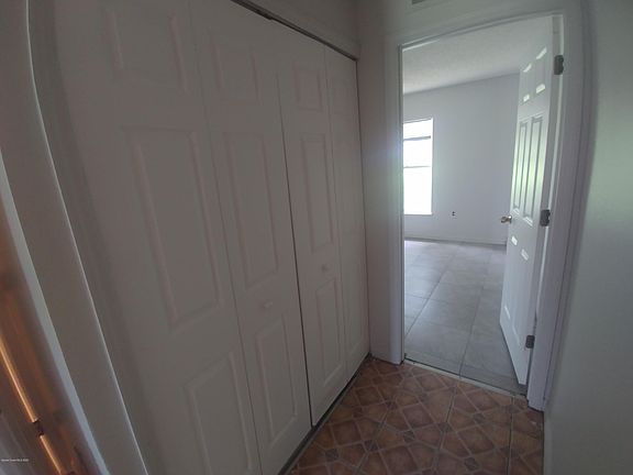 5th image of 1042 Brookfield St SE