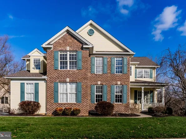 74 Sweet Arrow Dr, Hummelstown, PA 17036