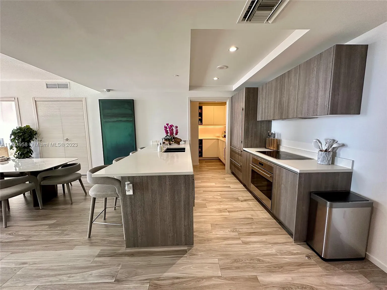 2 bed, 1253 sqft, $6,650 — Photo 3