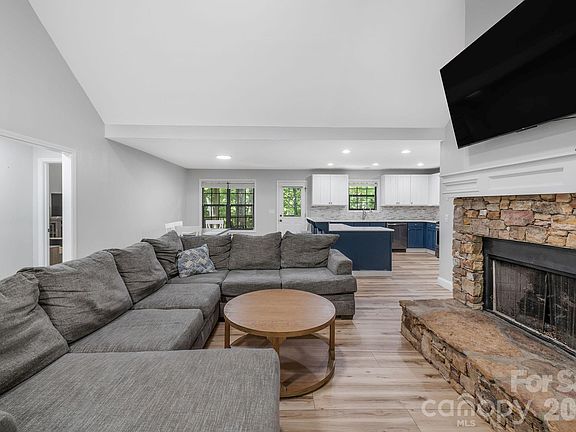 3rd image of 526 Whetstone Gap Rd