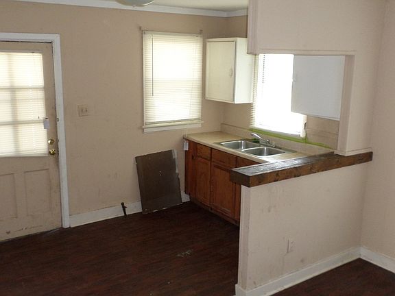 4th image of 3739 Hazelwood Ave