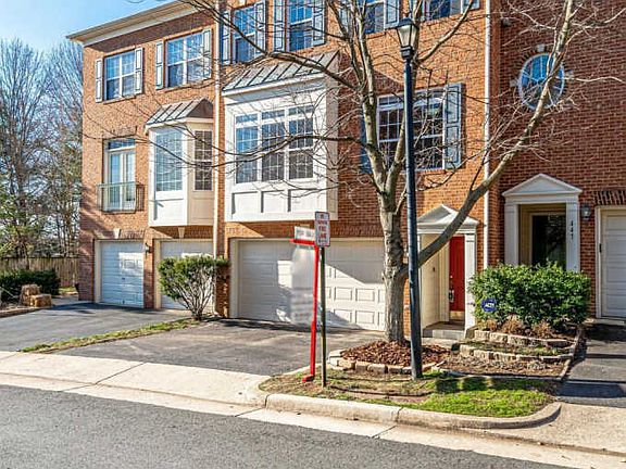 3rd image of 449 Clayton Ln