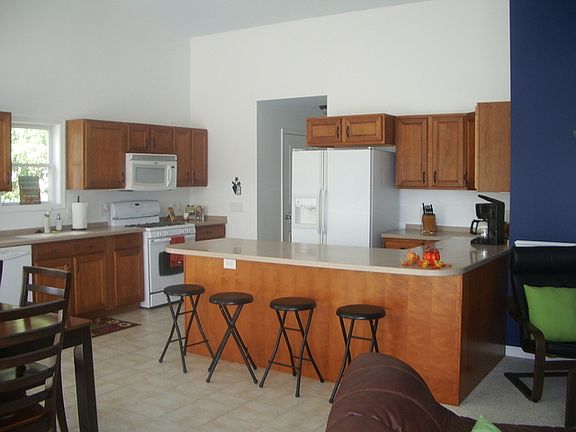 2nd image of 1614 E Lakeview Dr