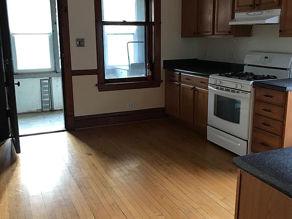 3rd image of 3754 N Paulina St #2