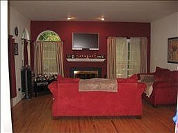 2nd image of 1070 Oakcroft Ln