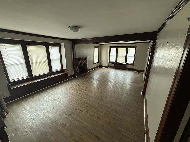 10 Underwood St #1 — Photo 8
