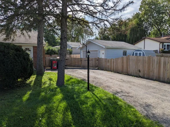 33250 N Indian Ln, Grayslake, IL 60030