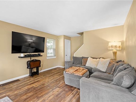 5th image of 690 Glenrock Dr