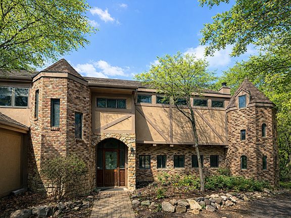 3rd image of 2715 Park Dr