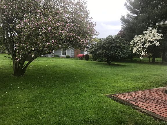 2nd image of 130 E 6th St