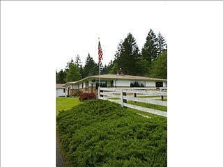 3rd image of 2527 66th Ave NE