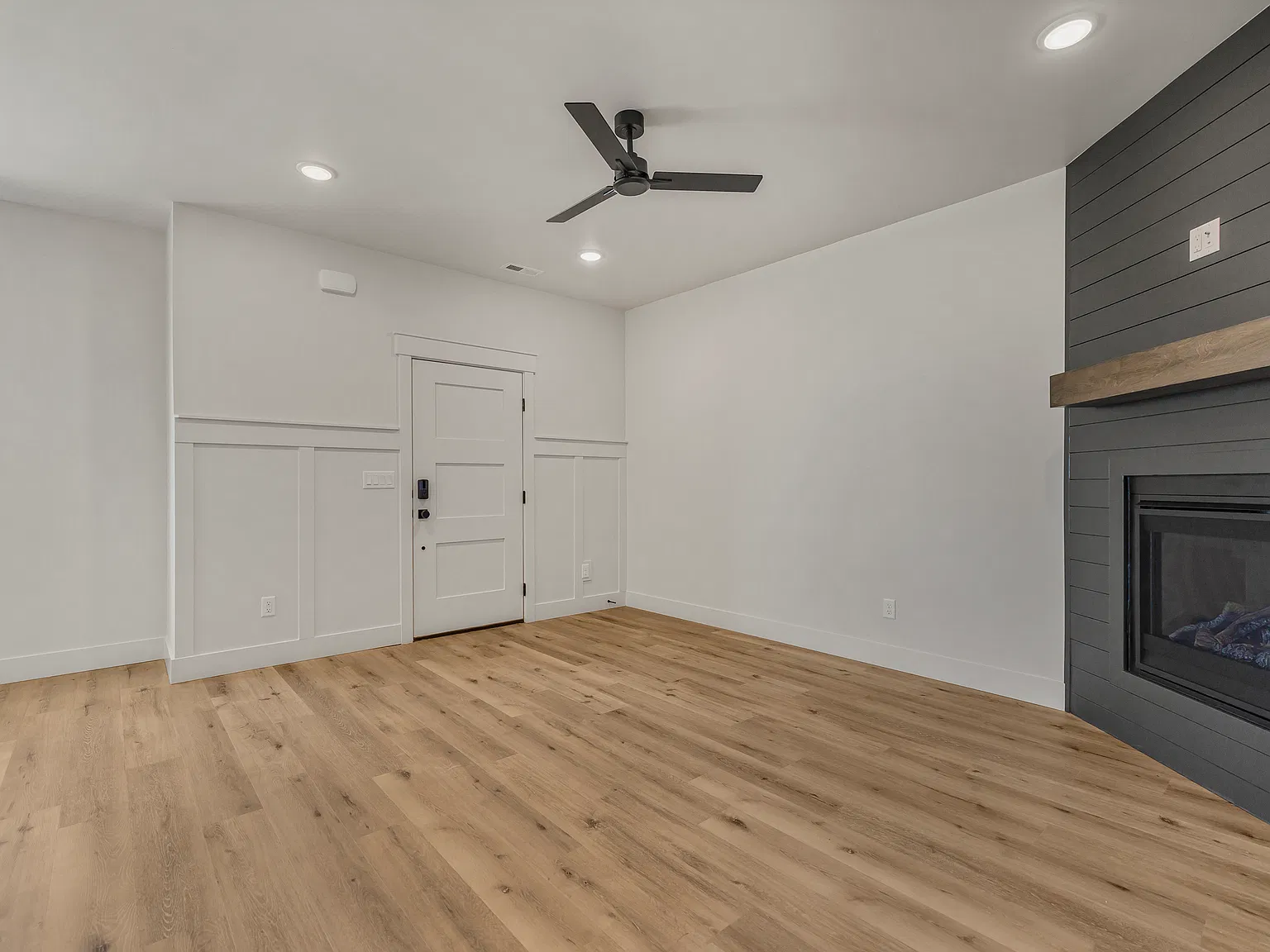 3 bed, 2.5 bath, 1686 sqft, $2,000 — Photo 4