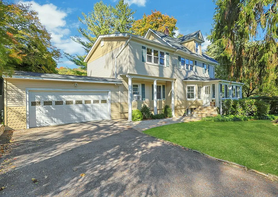 16 Locust Rd
