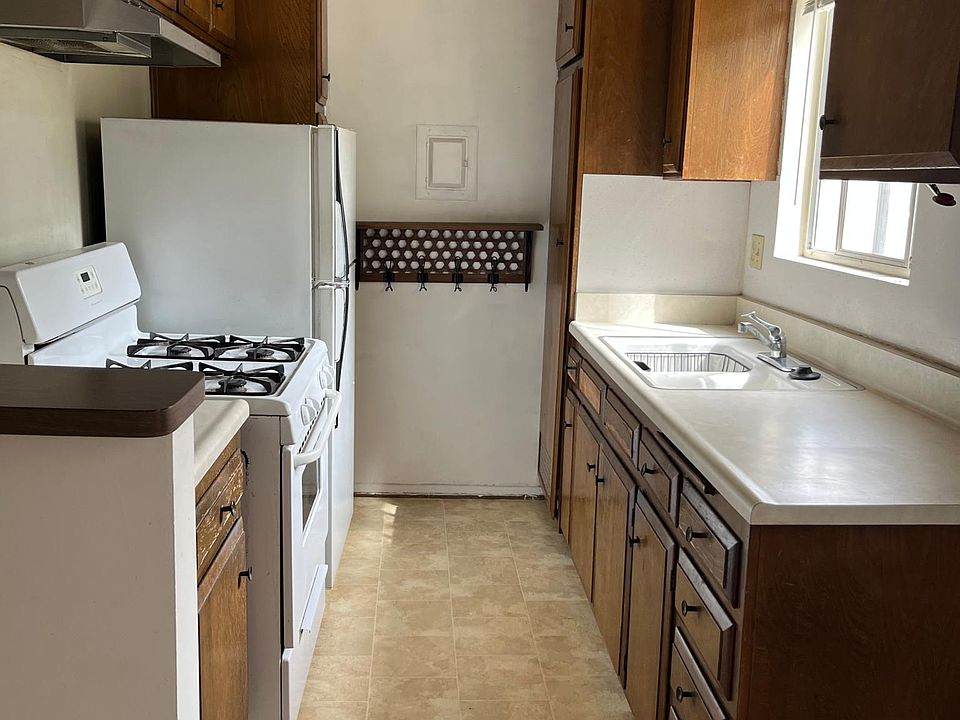 1st image of 1445 Colby Ave APT 3