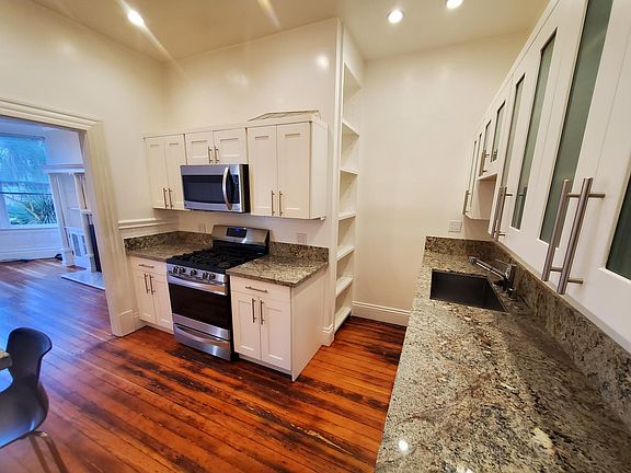 4th image of 638 Ashbury St