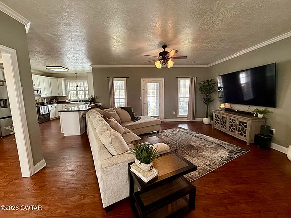 5th image of 601 Locust St