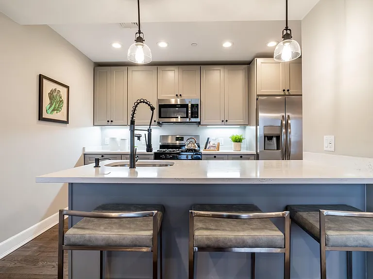 312 Spring St #402 — Photo 6