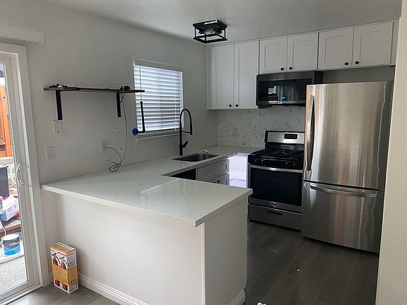 5th image of 210 Park Ln
