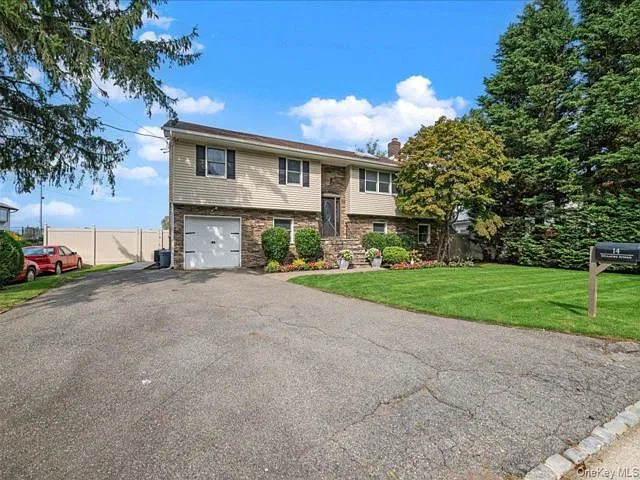 4 bed, 3.0 bath, 2782 sqft, $5,200 — Photo 2