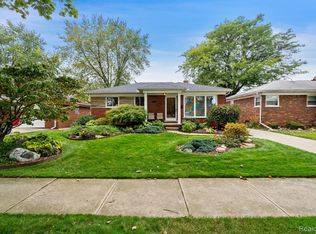 27327 Princeton St, Saint Clair Shores, MI 48081