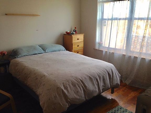 4th image of 2405 27th St APT 1B