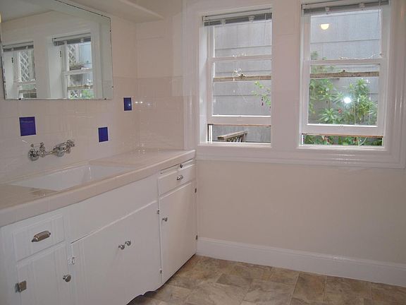 5th image of 2435 Washington St