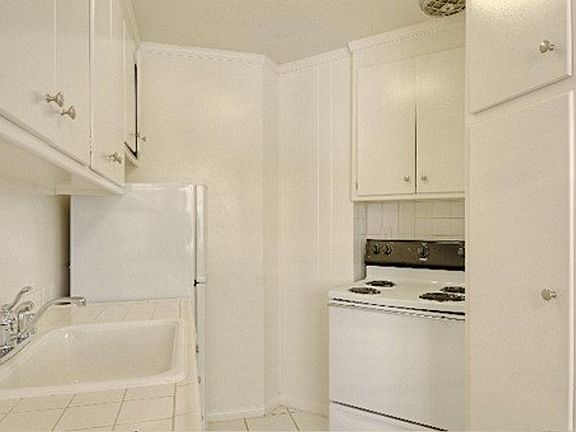 5th image of 4250 Jewell St APT 202