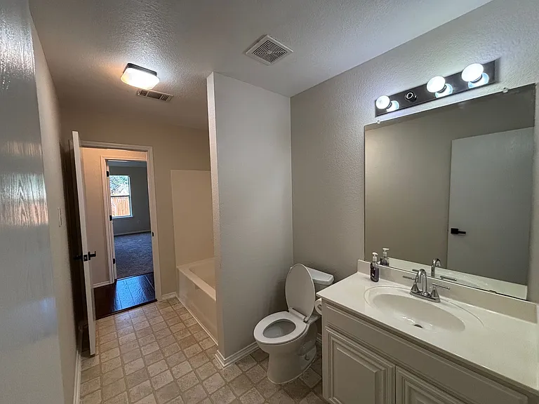 2748 Wakecrest Dr — Photo 14