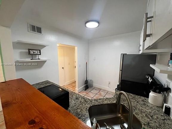 4th image of 2345 NE 135th St #309