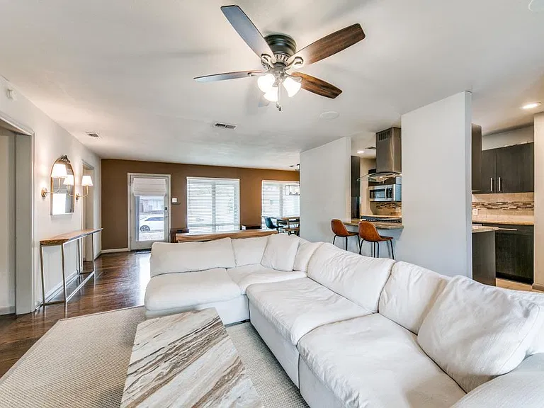 6911 Wake Forrest Dr — Photo 2