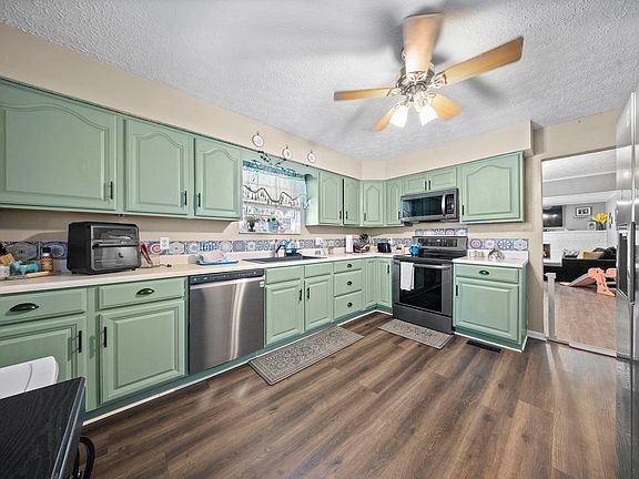 4th image of 1155 McKay Rd