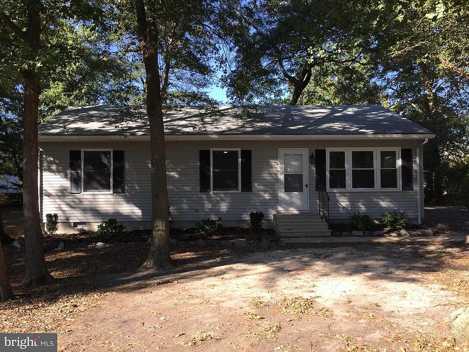 1st image of 204 E 6th St