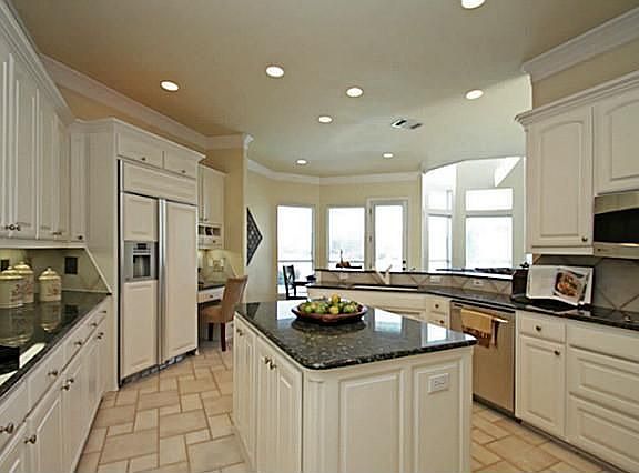 5th image of 1315 Regency Ct