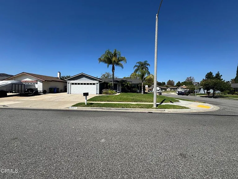 2093 Vera Ct — Photo 12